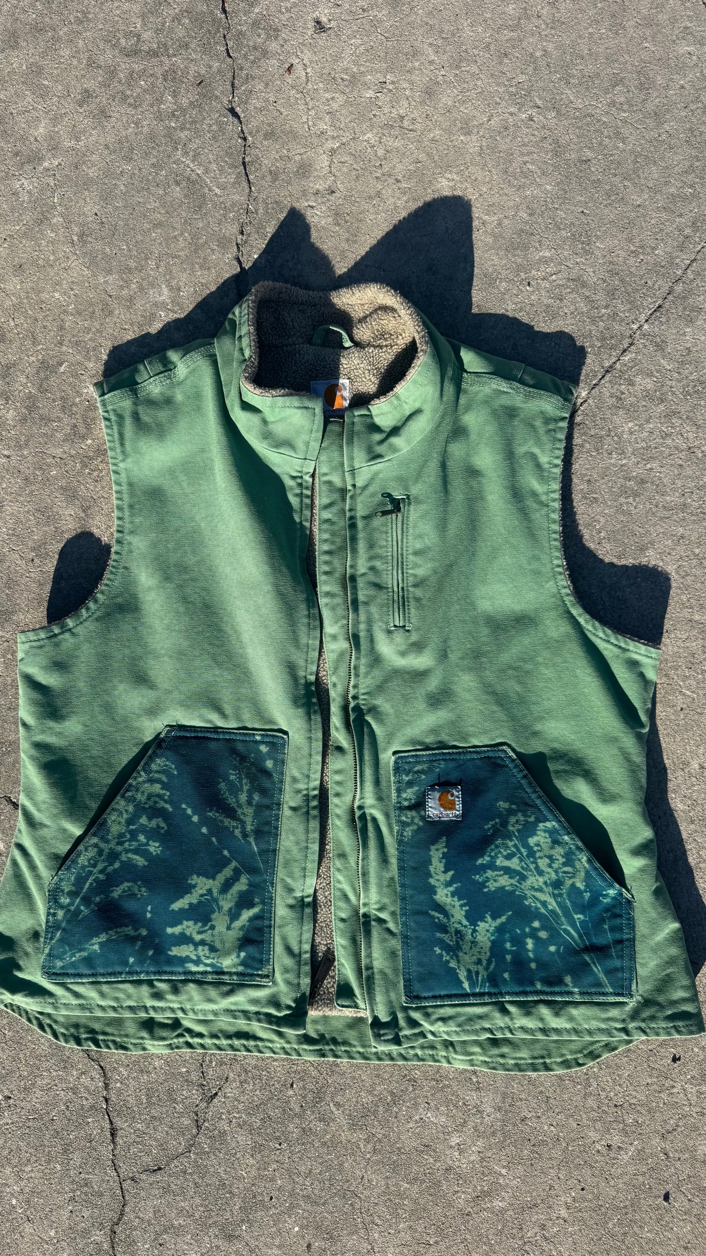 Carhartt green vest • Medium