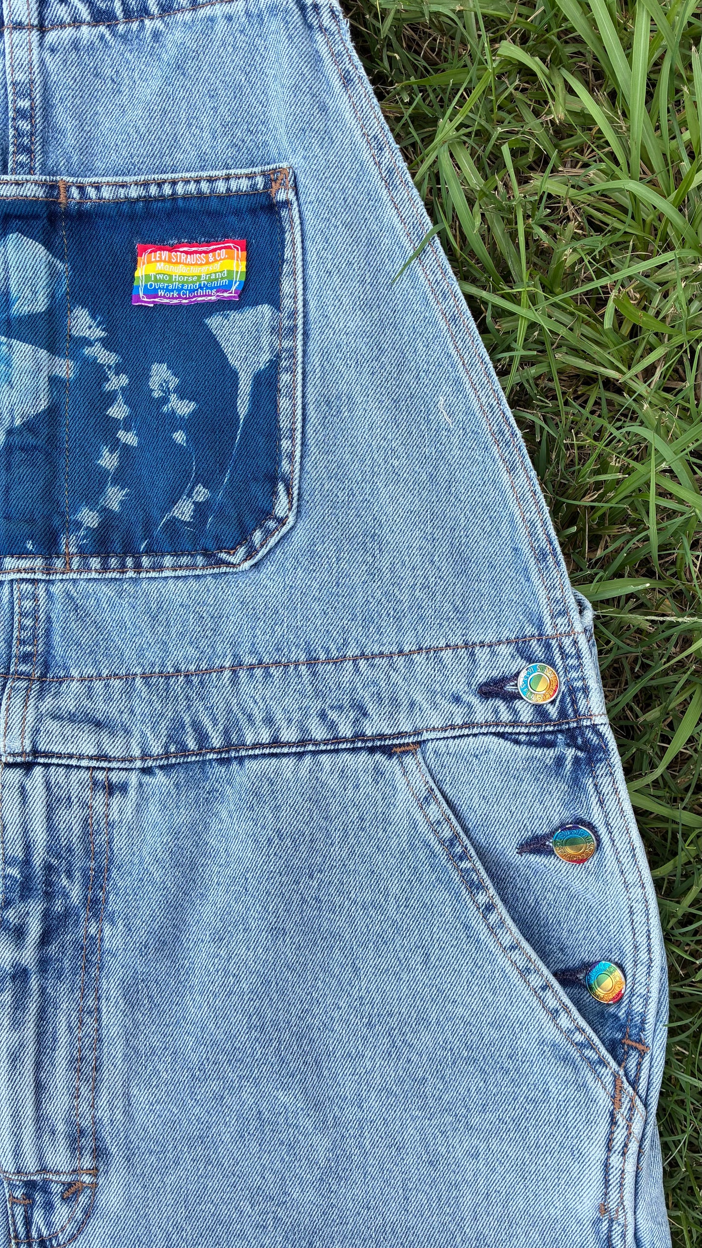 Levi Jean Short Overalls • Size Medium