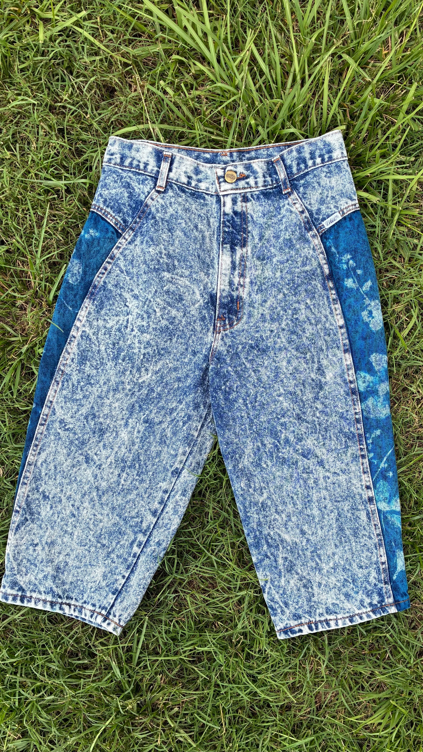 Vintage Chic shorts • 28