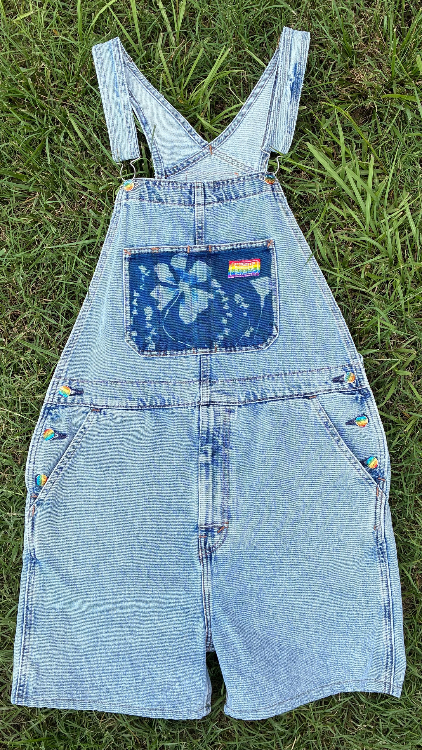 Levi Jean Short Overalls • Size Medium
