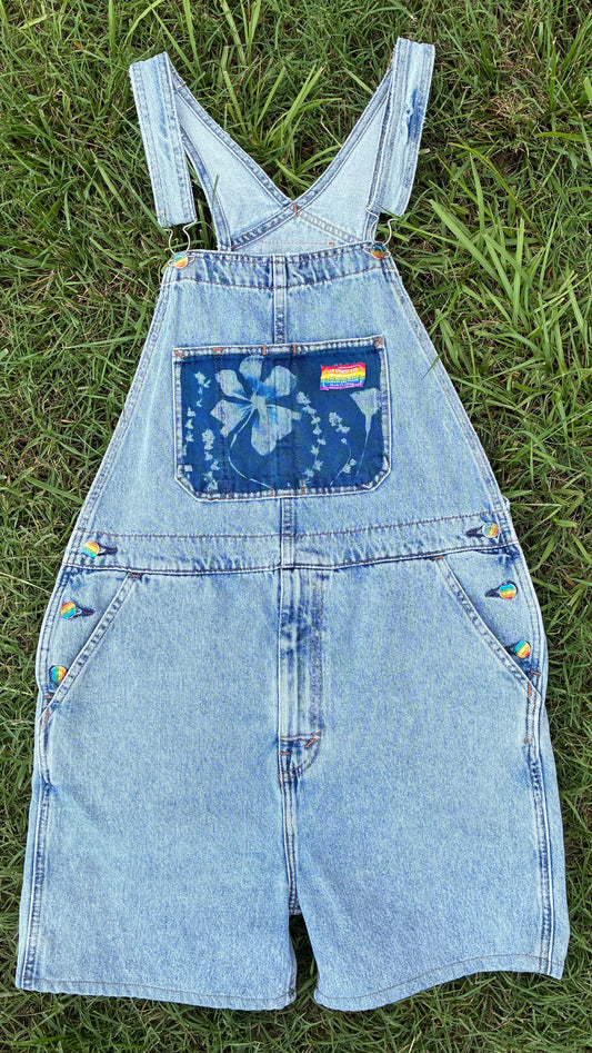 Levi Jean Short Overalls • Size Medium