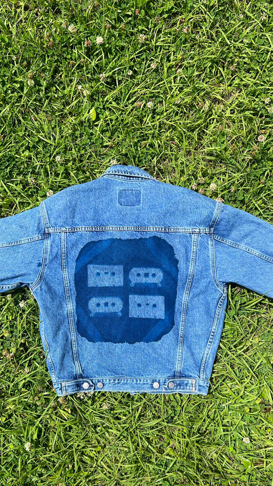 Gap jean jacket • Small